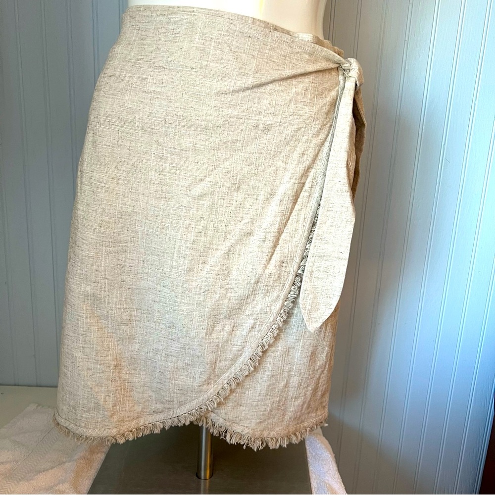 Moon River NWT wrap skirt natural linen color size small